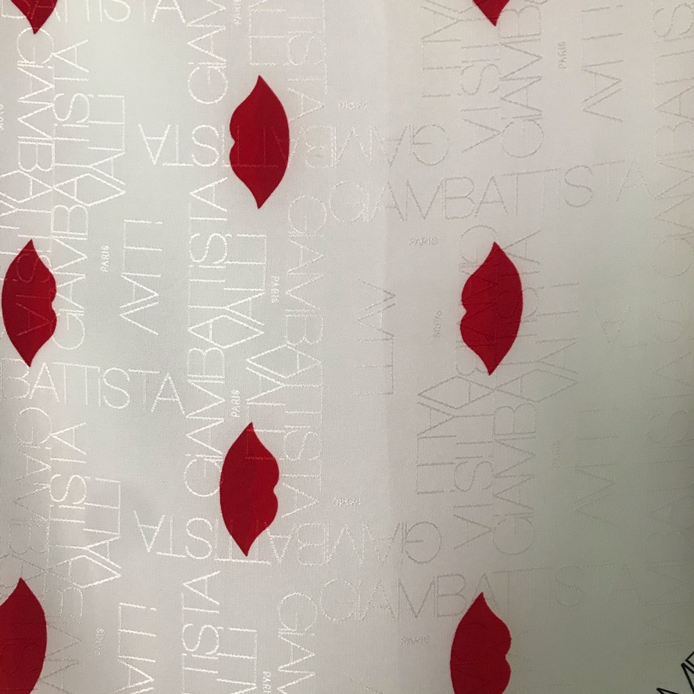 GIAMBATTISTA VALLI X H&M RED LIP PRINT 100% SILK NECKERCHIEF NWT - Picture 7 of 9